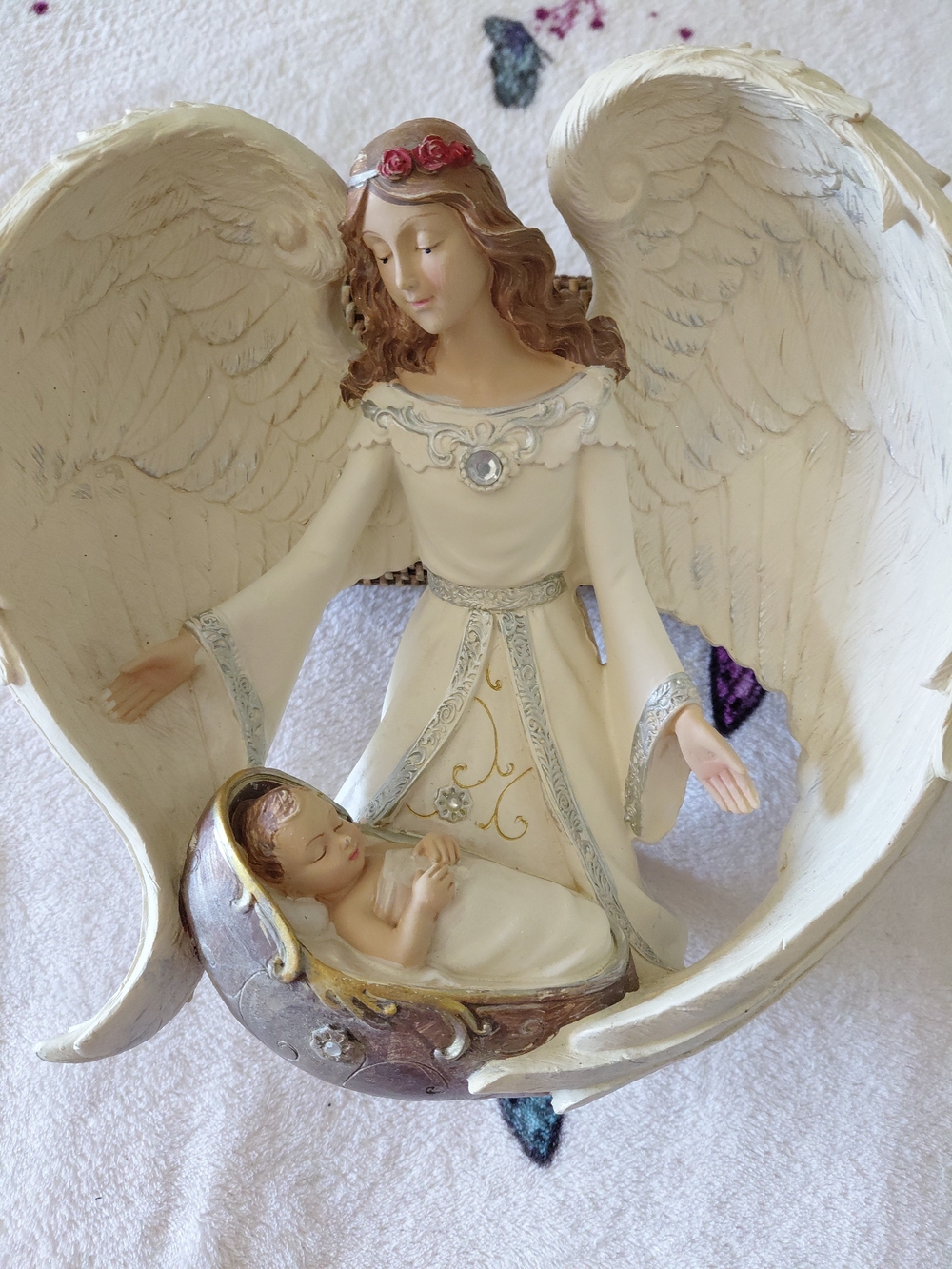 Cream Angel Figurine with Baby - Decorative Home Art